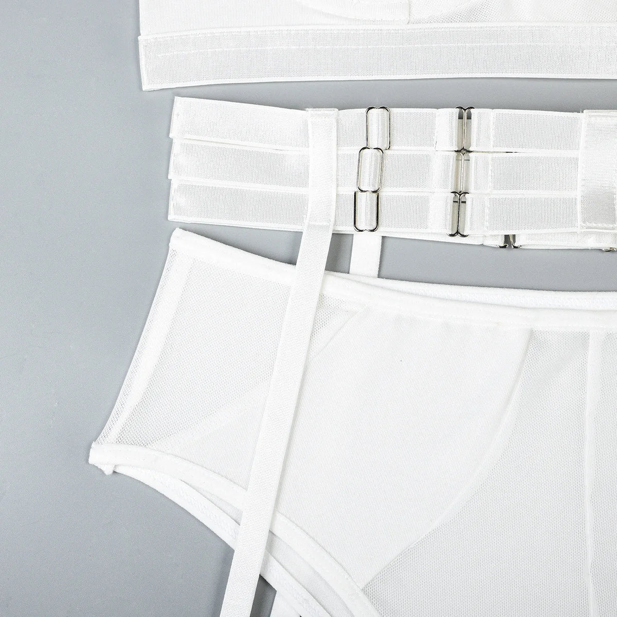 Conjunto de lencería sexy para mujer, con panel de encaje, escote en V profundo, glúteos abiertos, tirantes con forma de corazón de melocotón, cadena cruzada, liguero, ropa interior de tres piezas