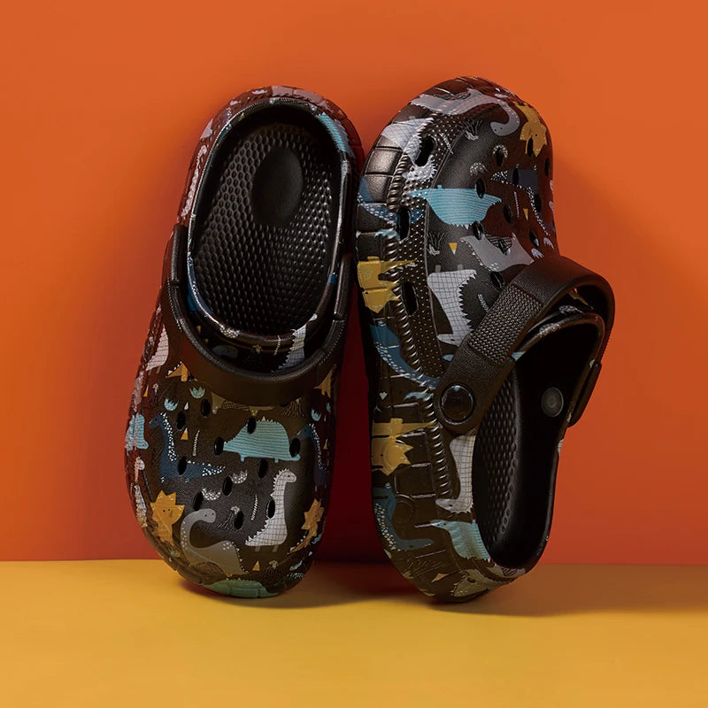 Pantuflas infantiles de moda, ligeras y con un diseño refrescante que combina colores para niños como este.