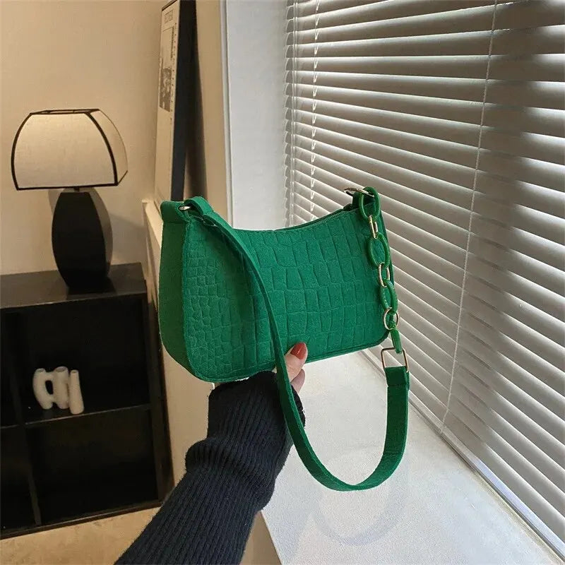 Bolso pequeño cuadrado estilo retro, popular, de temperamento suave, para el hombro, de otoño 2024, a la moda, informal, tipo yanqui, para las axilas.