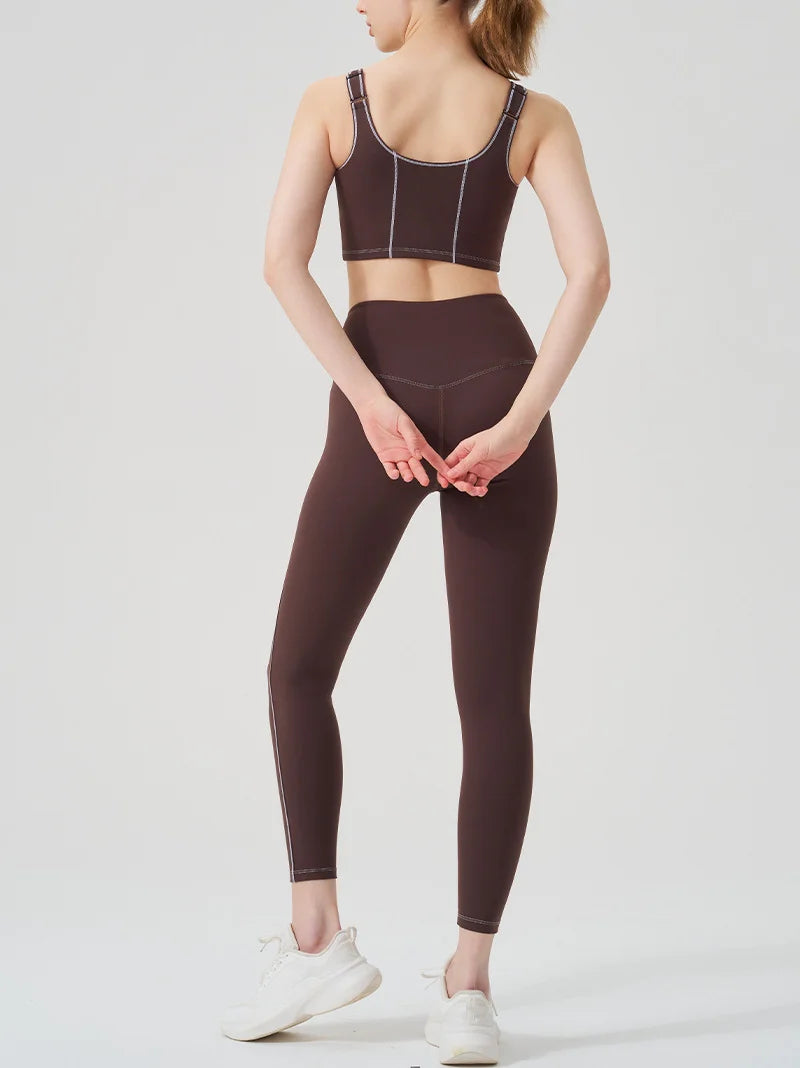 Ropa de yoga, un conjunto deportivo de alta gama, de color sólido, de alta elasticidad, ajustado y de alta intensidad, ropa de fitness para mujer adecuada para el gimnasio.