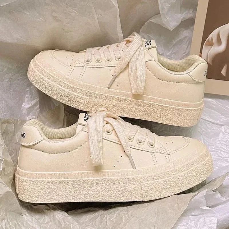 Zapatos de mujer de cuero con suela gruesa y cremosa, de corte bajo, elegantes y versátiles, estilo nuevo para otoño, para estudiantes, planos