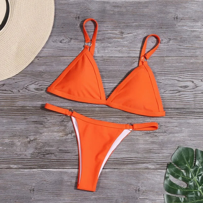 Bikini triangular de color puro, traje de baño separado de metal para mujer, traje de baño de una sola capa de seda color leche, modelo femenino, marca china