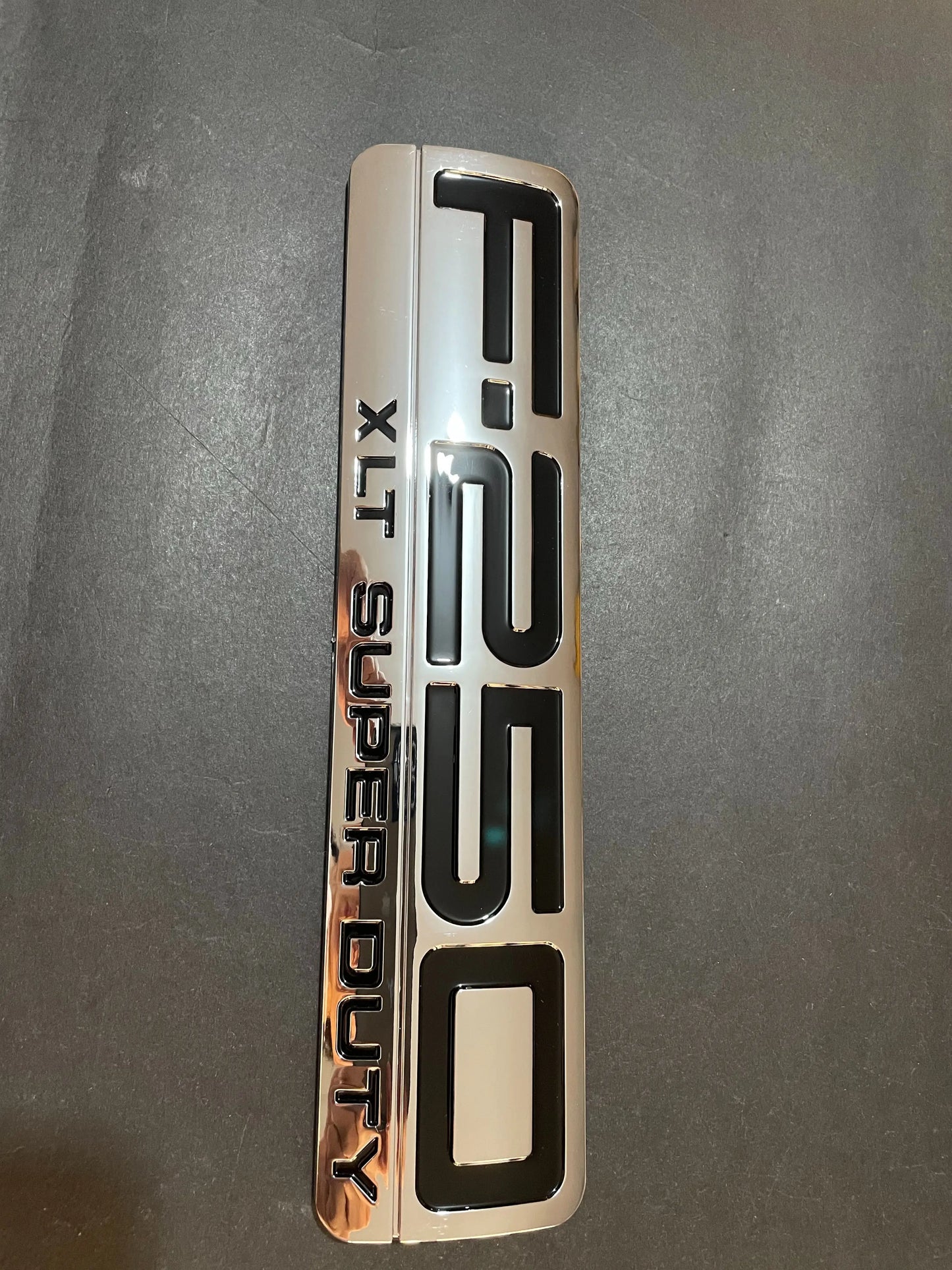 3 EMBLEMAS DE INSIGNIA IZQUIERDA/DERECHA PARA GUARDABARROS F250 SUPER DUTY XLT 05-07 NEGRO/ROJO/CROMADO