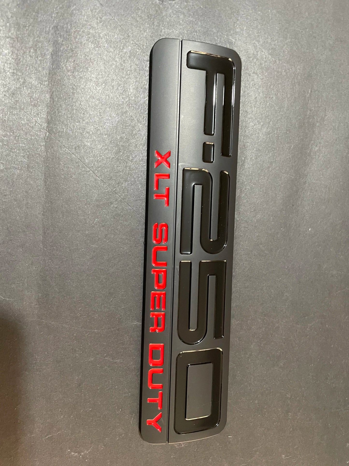 3 EMBLEMAS DE INSIGNIA IZQUIERDA/DERECHA PARA GUARDABARROS F250 SUPER DUTY XLT 05-07 NEGRO/ROJO/CROMADO