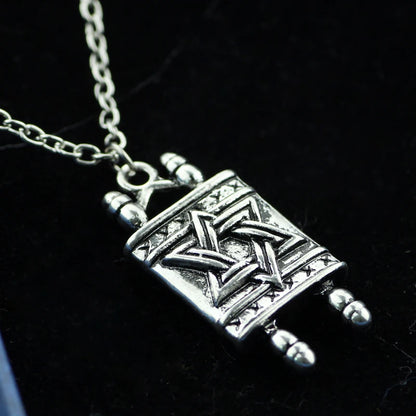 Collar con colgante religioso para hombre y mujer, con amuleto de la Estrella de David, rollo de la Torá, hebreo judío