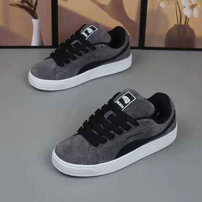 2025 Nuevos zapatos de pan para pareja para mujer, bajos, de suela gruesa, casuales, de moda, para patineta, zapatos blancos, material de PU, antideslizantes