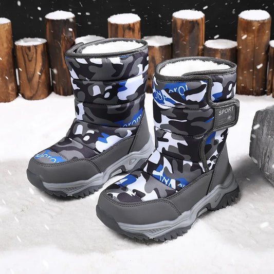 Zapatos de invierno 2025 para niños, de felpa, impermeables, antideslizantes, con suela de goma, botas de nieve cálidas a la moda para exteriores.
