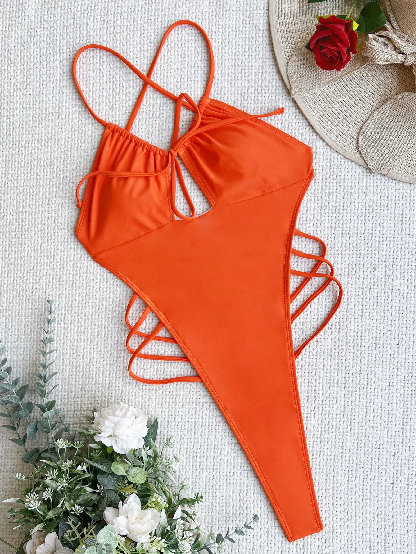 Traje de baño de una pieza tipo tanga, con espalda descubierta y diseño ultra mini, estilo tanga, para mujer. Incluye pareo, corte alto y diseño monokini.