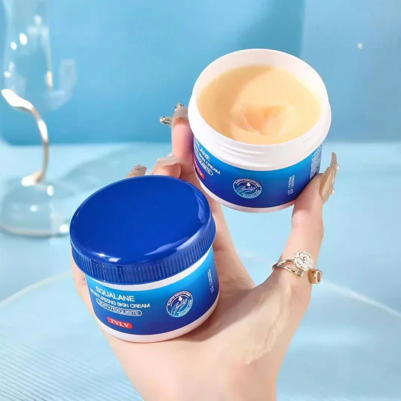 Crema de escualano ultra nutritiva para piel seca y áspera. Hidrata profundamente. Previene el agrietamiento y la sequedad. Refrescante pero no grasosa.