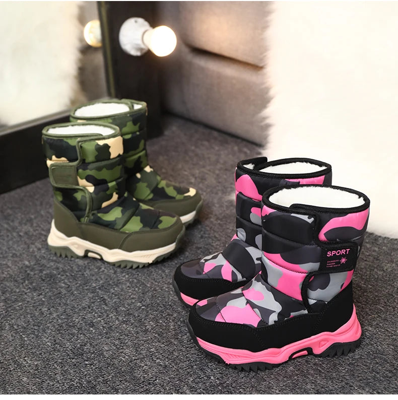 Zapatos de invierno 2025 para niños, de felpa, impermeables, antideslizantes, con suela de goma, botas de nieve cálidas a la moda para exteriores.
