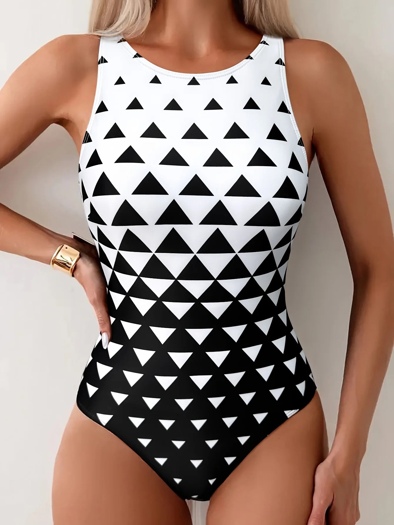 Traje de baño de moda Luxy Trio en blanco y negro para mujer, de comercio exterior, de fábrica, sin espalda, con estampado de triángulos a cuadros, ajustado, estilo coreano.