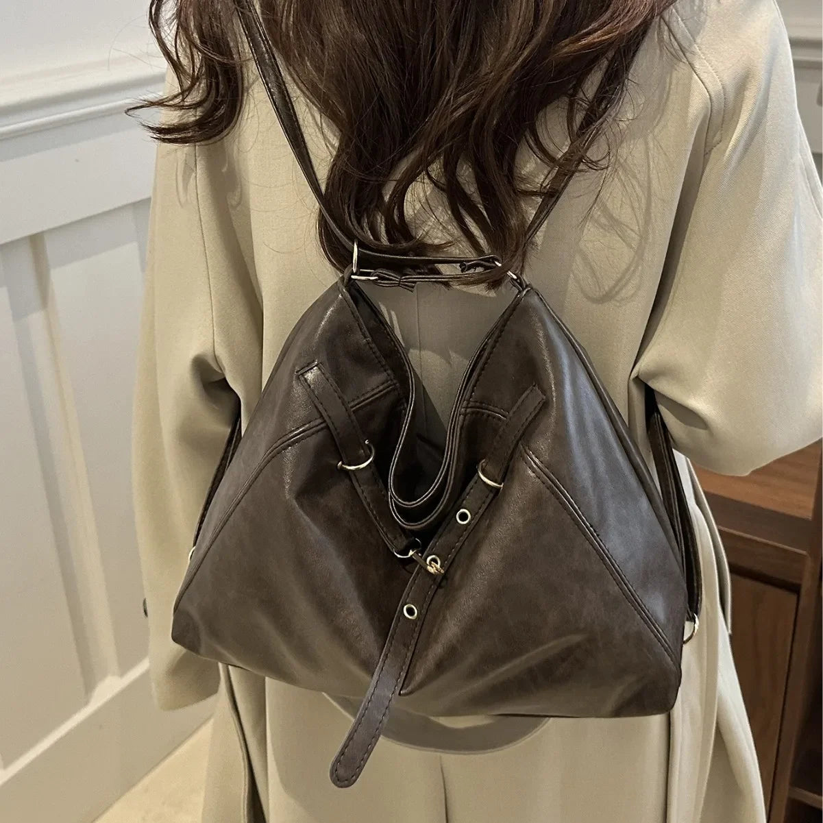 Bolso de mano retro de gran capacidad para mujer, mochila informal de moda con doble hombro para otoño e invierno, nuevo bolso de moda.