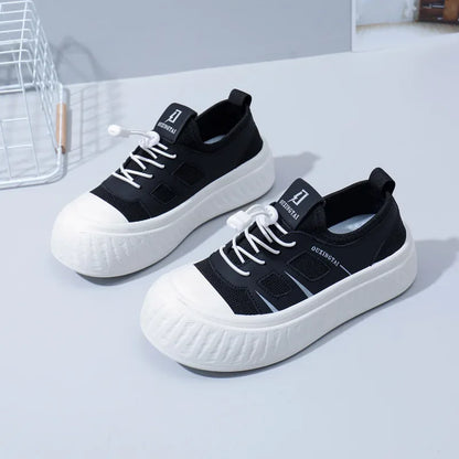 Nueva versión coreana de primavera de zapatos blancos transpirables para mujer con cordones casuales de caña baja para cualquier suela gruesa.
