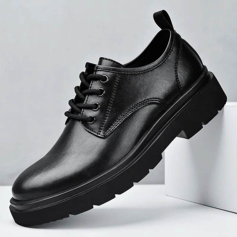 Zapatos de cuero negros para hombre, plataforma, suela suave, resistentes al desgaste, informales, para jóvenes, negocios, fiestas, paseos por la ciudad, zapatillas nuevas