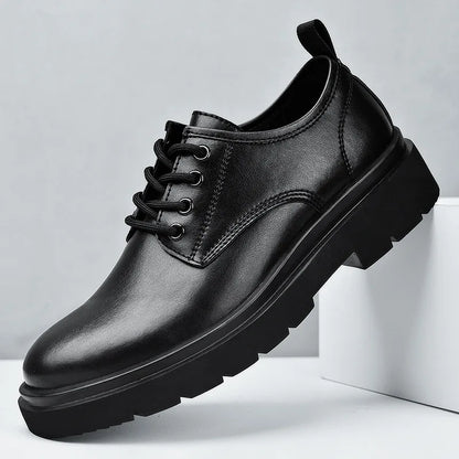 Zapatos de cuero negros para hombre, plataforma, suela suave, resistentes al desgaste, informales, para jóvenes, negocios, fiestas, paseos por la ciudad, zapatillas nuevas