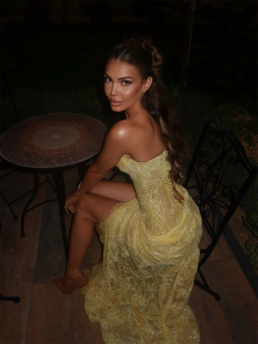 Vestido de novia Cathy personalizado, amarillo, con encaje de sirena bordado, lentejuelas, sin mangas, abertura lateral alta, estilo sirena.