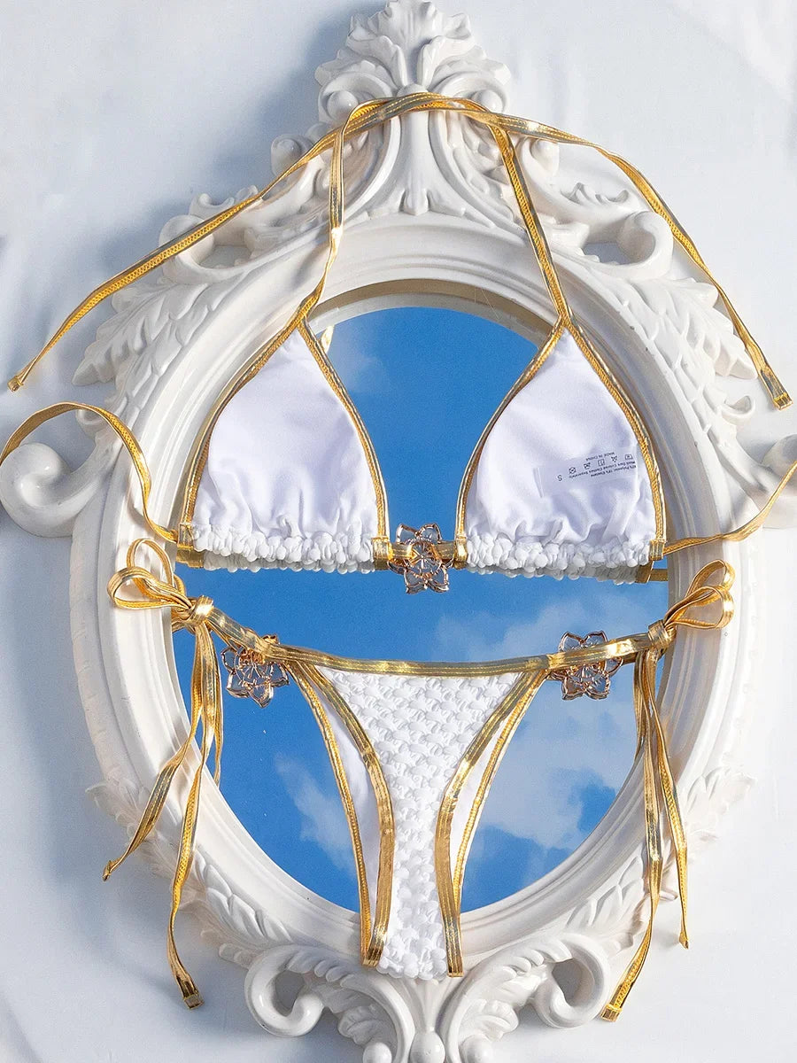 Bikini de dos piezas con cuello halter y fruncido de flores de metal para mujer