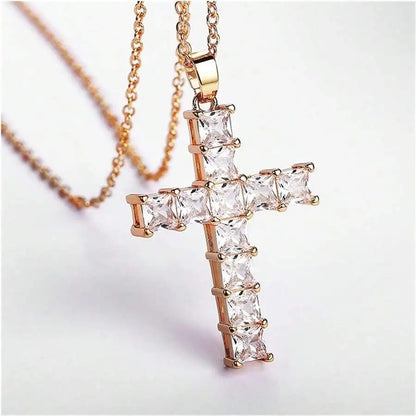 Nuevos collares de moda para mujer, colgantes dorados multicolores con cruz de Jesús y cristales, collar para mujer, joyería para fiestas y tiempo libre.