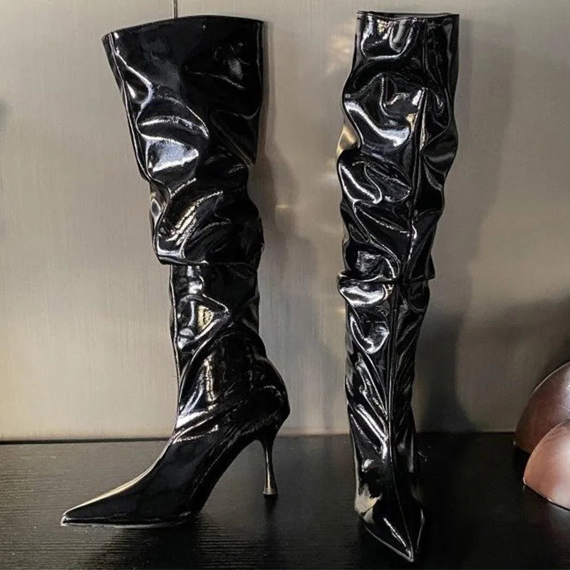 Botas de tacón alto y fino con punta puntiaguda para mujer, botines sexys plisados ​​brillantes de media pantorrilla, de piel sintética color burdeos y negro