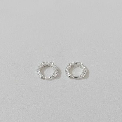 Pendientes de aro sencillos de lava circular de plata esterlina S925, martillados, con un temperamento exquisito coreano.