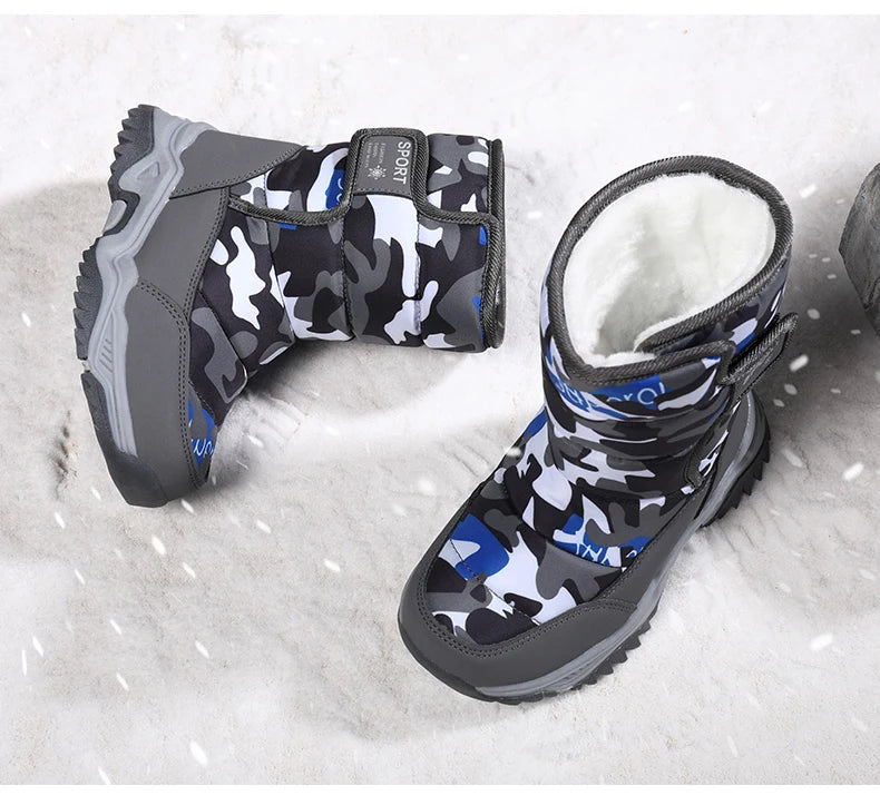 Zapatos de invierno 2025 para niños, de felpa, impermeables, antideslizantes, con suela de goma, botas de nieve cálidas a la moda para exteriores.