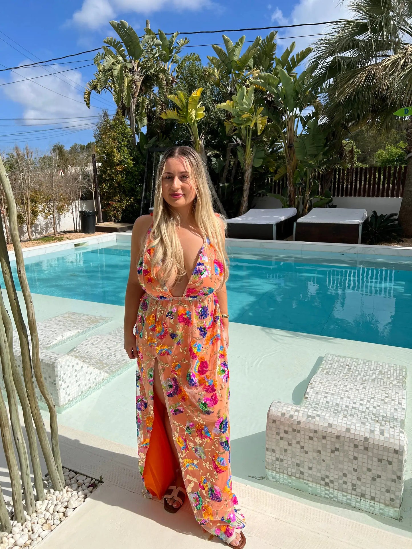 Vestido corto halter con lentejuelas y brillo para mujer, sin espalda, sin mangas, para fiestas de noche, vacaciones, cintura alta, sexy, nueva moda 2025.