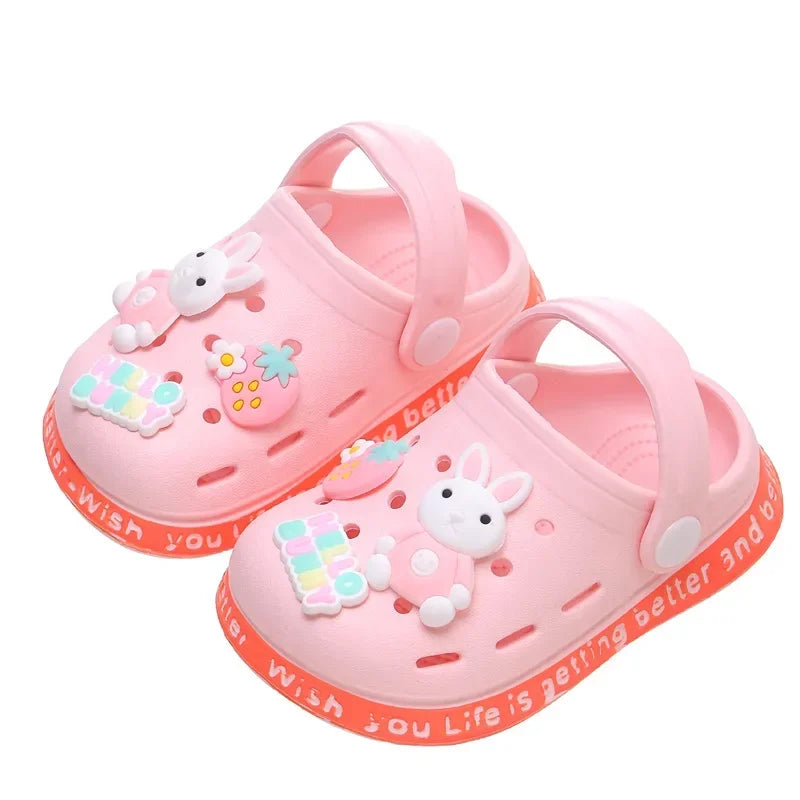Sandalias de verano para niñas y bebés: zapatillas de interior de suela suave para niños pequeños con dibujos animados, zapatos huecos transpirables para niños.