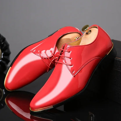 Zapatos de cuero retro puntiagudos para hombre, mocasines informales de charol con cordones, elegantes y de lujo, para eventos sociales.