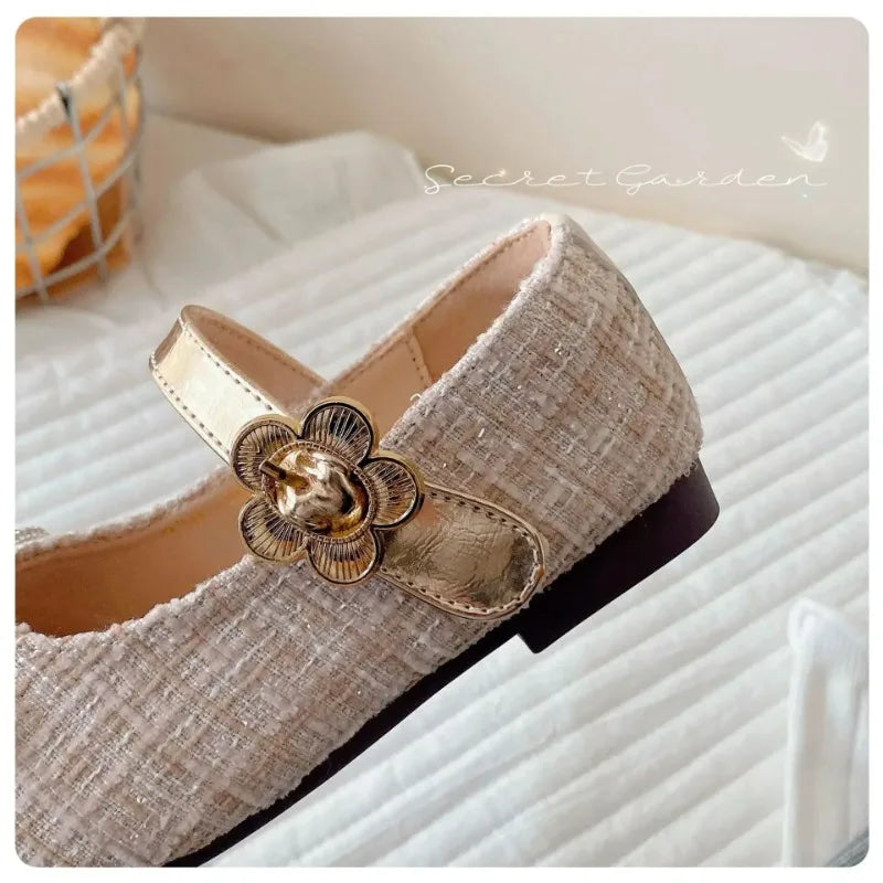 Los zapatos de cuero para niñas son versátiles y elegantes. Zapatos de tacón bajo para niña, con diseño brillante y forma de lazo, para otoño e invierno.