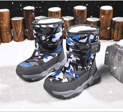 Zapatos de invierno 2025 para niños, de felpa, impermeables, antideslizantes, con suela de goma, botas de nieve cálidas a la moda para exteriores.