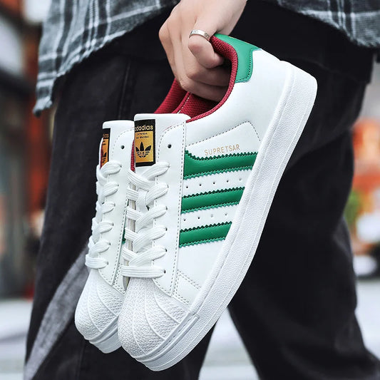 Zapatillas deportivas y casuales de estilo coreano de verano, zapatillas de pareja, zapatillas blancas transpirables para hombre, cómodas y transpirables.