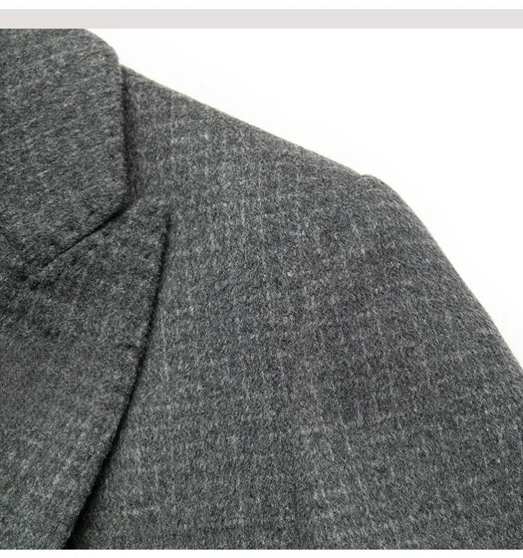Abrigo de lana de doble faz para hombre, colección invierno 2025, estilo clásico informal de negocios, con solapa de muesca. Gabardina premium de largo medio.