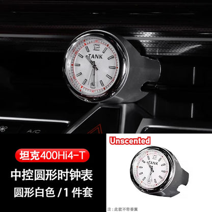 Kit de actualización de consola central y reloj para tablero Hi4-T TANK 400: diseño ergonómico y personalizado para decoración interior.