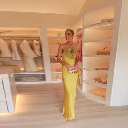 Elegante vestido de fiesta para mujer, con flores 3D, estilo halter, sin mangas, espalda descubierta, de satén estilo sirena, para mujer, verano 2025, elegante vestido de noche para mujer.