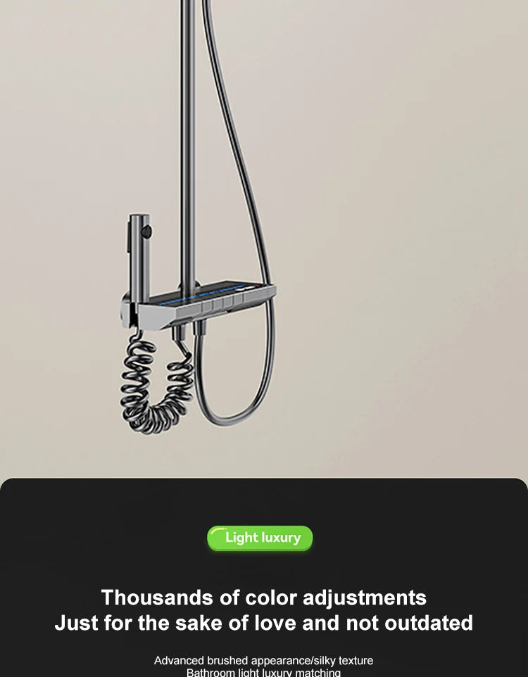 Sistema de ducha con luz ambiental y botones de piano grises, pantalla digital, grifos tipo lluvia y cabezal de ducha.