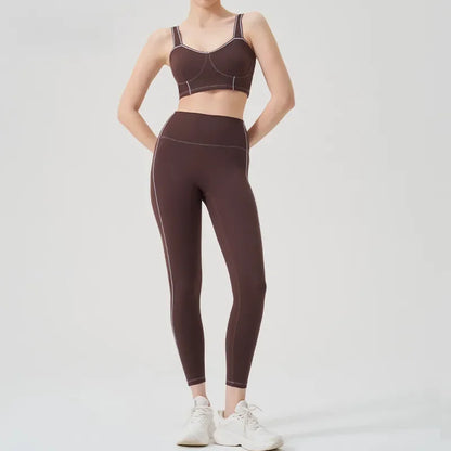 Ropa de yoga, un conjunto deportivo de alta gama, de color sólido, de alta elasticidad, ajustado y de alta intensidad, ropa de fitness para mujer adecuada para el gimnasio.