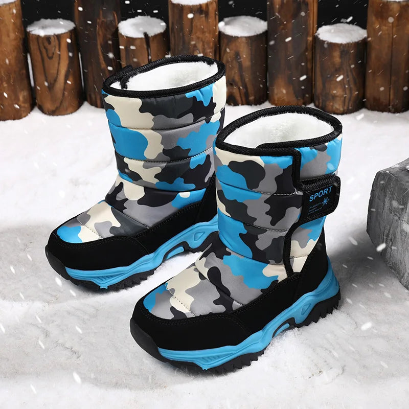 Zapatos de invierno 2025 para niños, de felpa, impermeables, antideslizantes, con suela de goma, botas de nieve cálidas a la moda para exteriores.