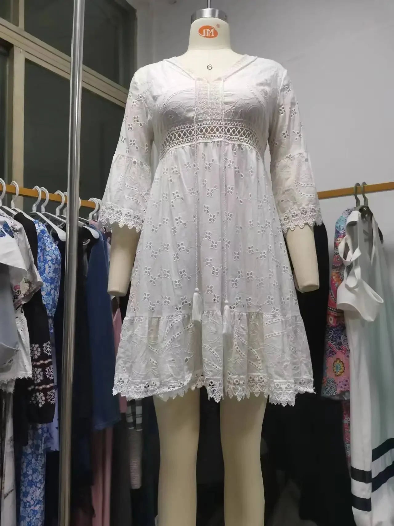 Vestido veraniego calado para mujer, cuello en V, manga larga, blanco, holgado, liso, informal, para la playa o vacaciones.