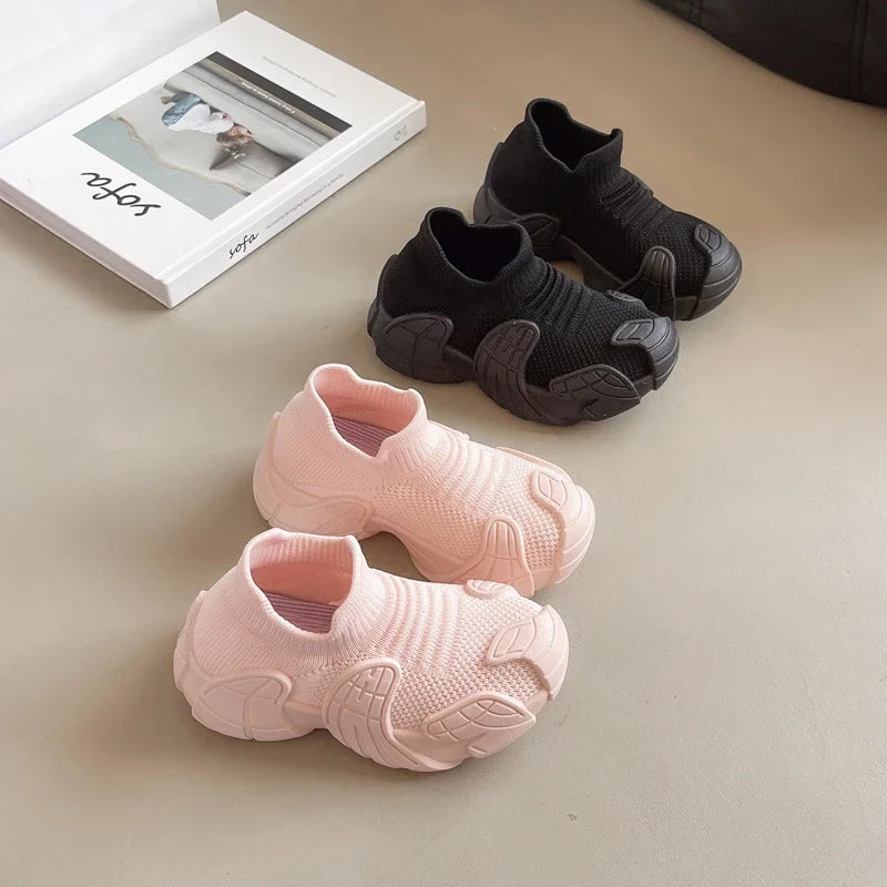 2025 Nuevos zapatos de papá para niñas con suela gruesa de un pie, suelas suaves y caña alta para primavera y otoño, zapatos deportivos para niños
