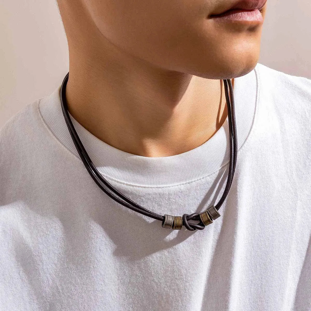 Gargantilla vintage de cuero sintético con cuentas de metal para hombre, collar moderno para el cuello, accesorios 2023, joyería de moda, regalo para hombre