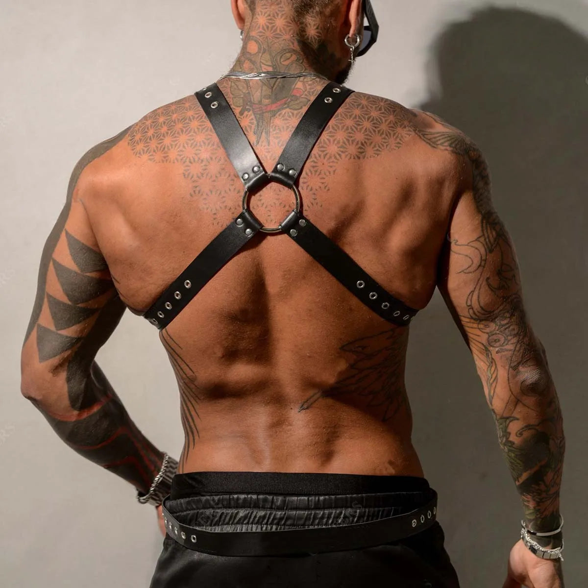 Arnés de caballo de cuero sintético para hombre, ajustable, para fiesta de disfraces, ideal para juegos de rol.