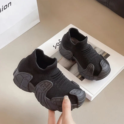 2025 Nuevos zapatos de papá para niñas con suela gruesa de un pie, suelas suaves y caña alta para primavera y otoño, zapatos deportivos para niños