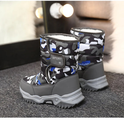 Zapatos de invierno 2025 para niños, de felpa, impermeables, antideslizantes, con suela de goma, botas de nieve cálidas a la moda para exteriores.
