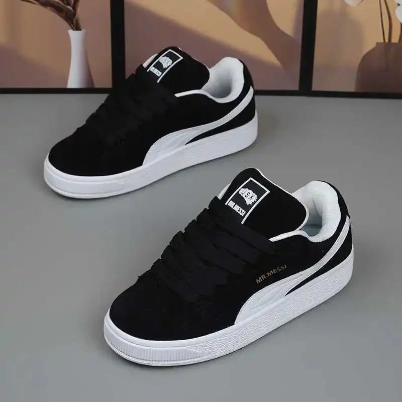2025 Nuevos zapatos de pan para pareja para mujer, bajos, de suela gruesa, casuales, de moda, para patineta, zapatos blancos, material de PU, antideslizantes