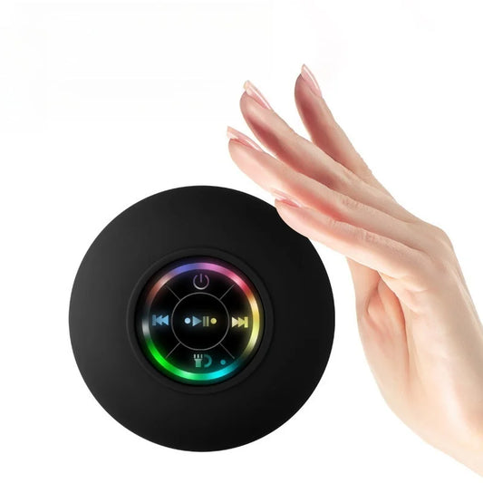 2025 Nuevo baño impermeable inalámbrico LED ventosa Mini altavoz Bluetooth altavoces estéreo portátiles para deportes al aire libre