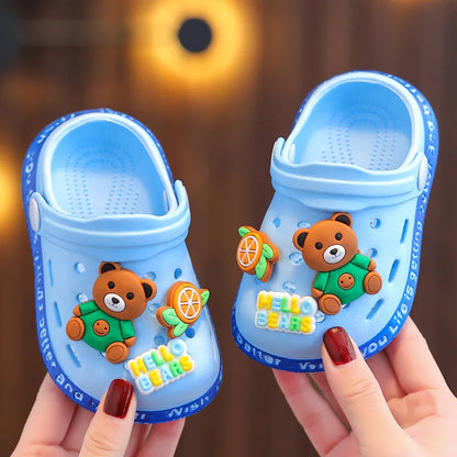 Sandalias de verano para niñas y bebés: zapatillas de interior de suela suave para niños pequeños con dibujos animados, zapatos huecos transpirables para niños.
