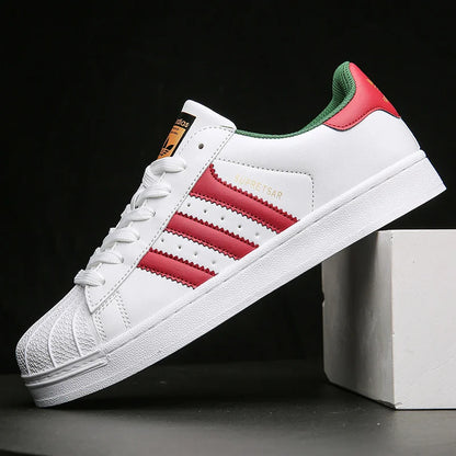Zapatillas deportivas y casuales de estilo coreano de verano, zapatillas de pareja, zapatillas blancas transpirables para hombre, cómodas y transpirables.