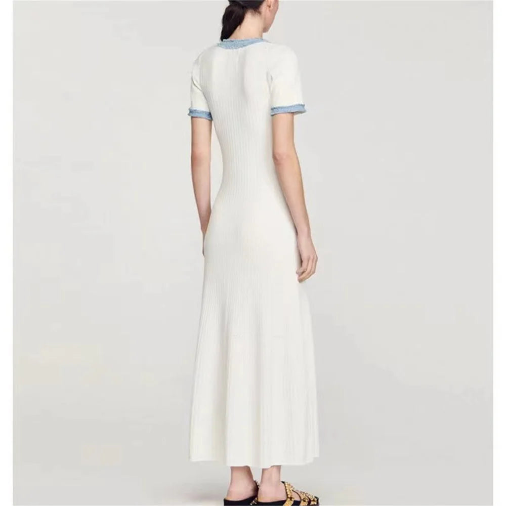 Elegante vestido largo de punto para mujer, con contraste, cuello redondo, manga corta, botones metálicos, corte ajustado, ideal para oficina y viajes.