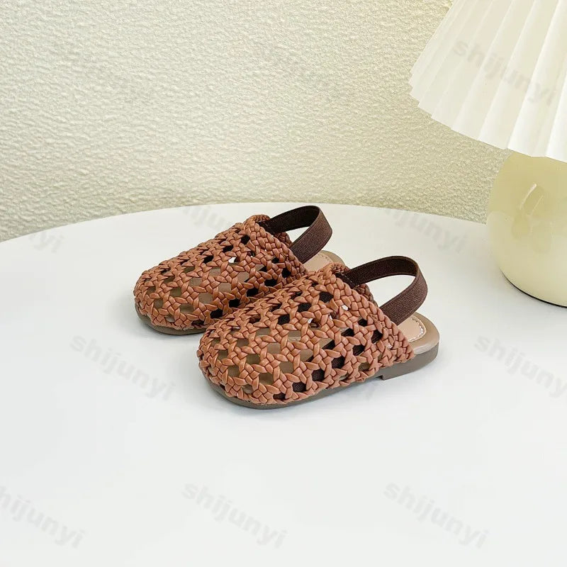 Sandalias para niños pequeños, zapatos planos de verano 2025 para exteriores, zapatos de playa, calzado informal de moda tejido para bebés, sandalias de princesa para niñas.