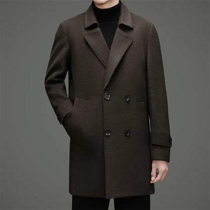 Abrigo de lana de doble faz para hombre, suave y cálido, ideal como prenda esencial. Incluye chaleco de plumas y forro. Color negro café. Estilo clásico.